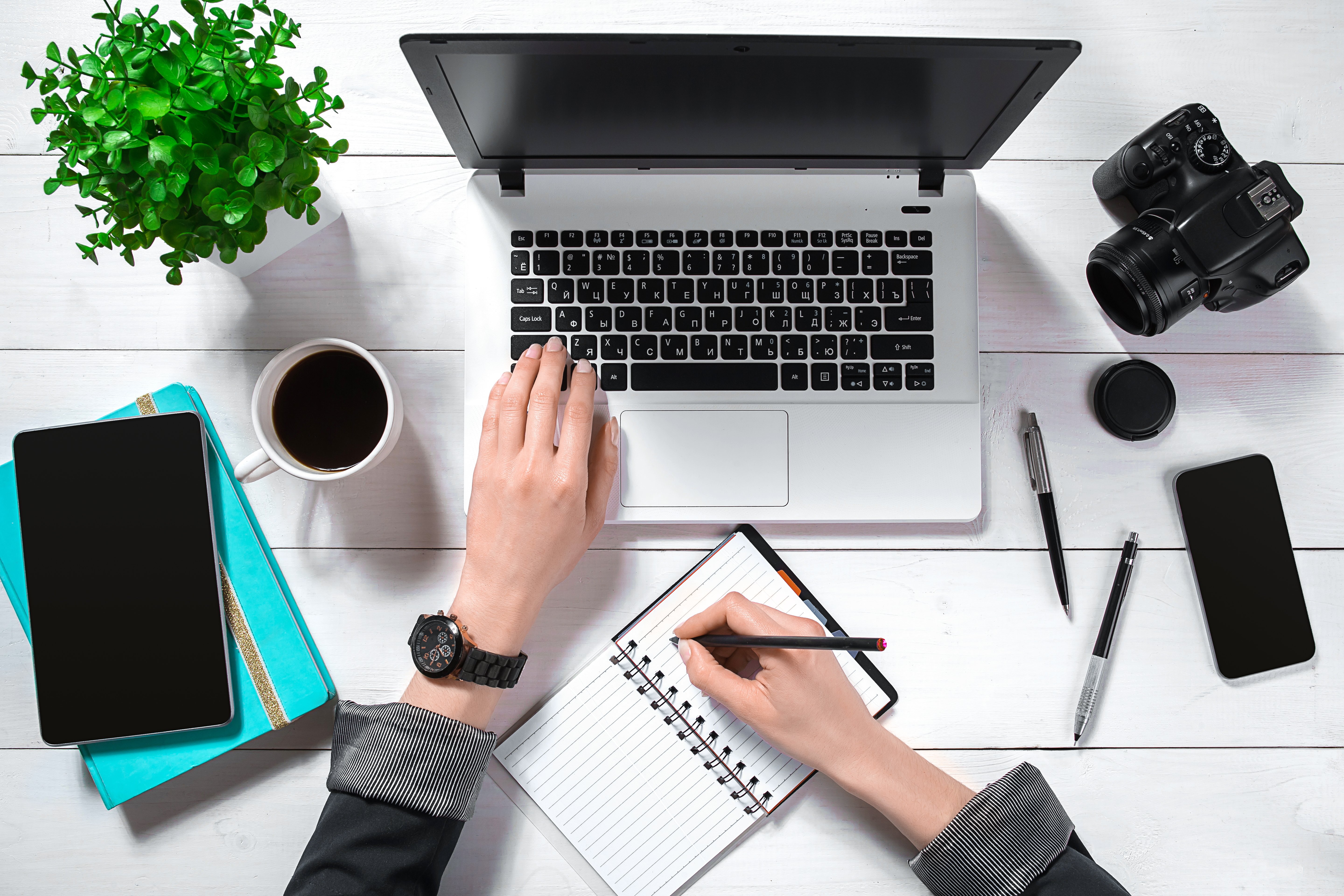 overhead-view-businesswoman-working-computer-office-place-your-text-ideal-blog-flat-lay-white-background